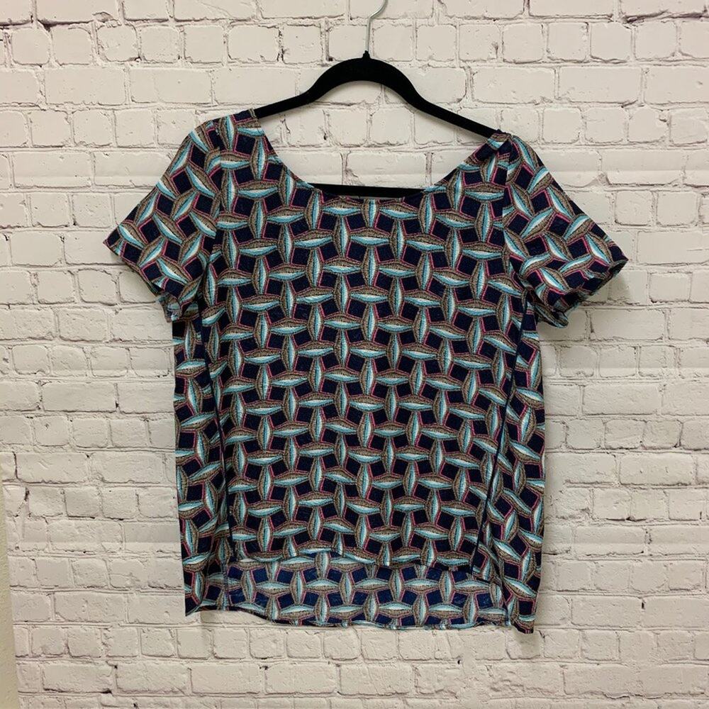 COOPER & ELLA - Patterned Blouse with Front Cutout